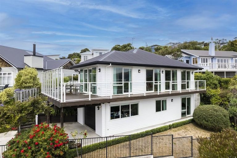 Photo of property in 19 The Brae, Mount Pleasant, Christchurch, 8081