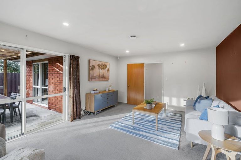 Photo of property in 33 Daniels Road, Redwood, Christchurch, 8051