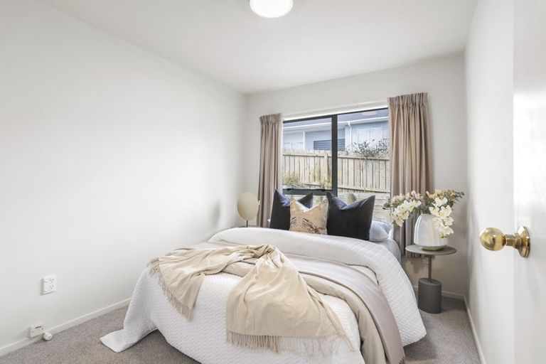 Photo of property in 1/43 Sungrove Rise, Sunnyvale, Auckland, 0612