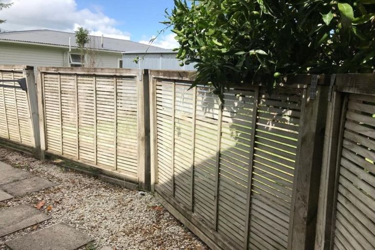 Photo of property in 81 Lauderdale Road, Birkdale, Auckland, 0626