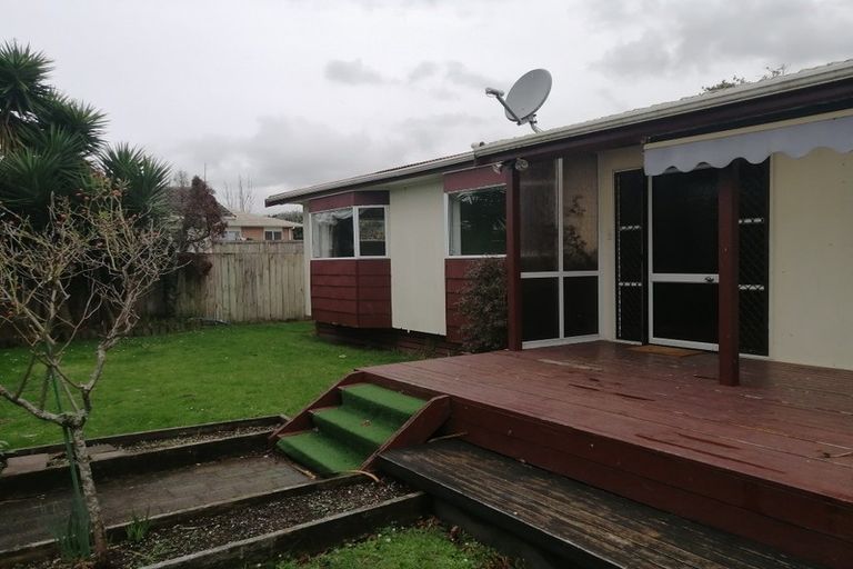 Photo of property in 2/8 Sunburst Street, Papakura, 2110