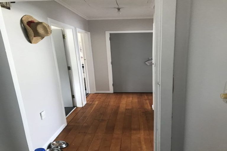 Photo of property in 2/129 Martin Street, Wallaceville, Upper Hutt, 5018