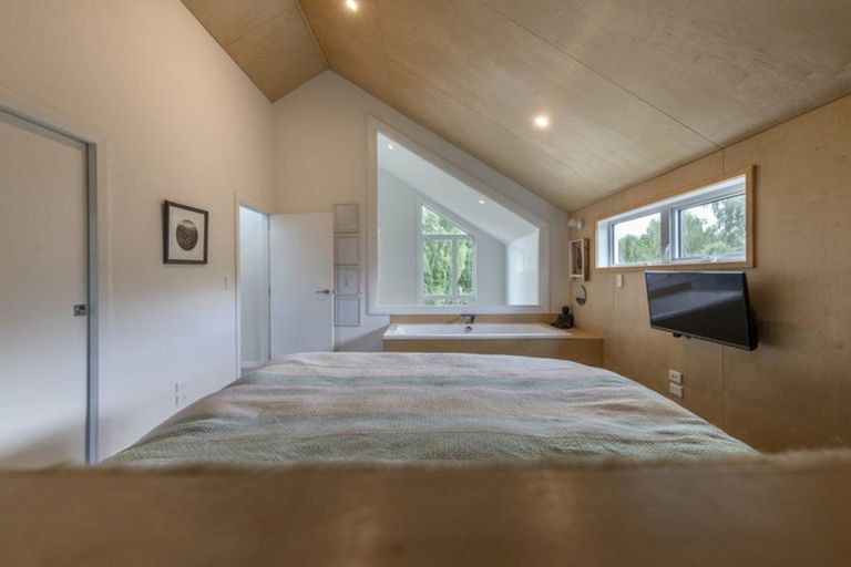 Photo of property in 2 Wineberry Lane, Wanaka, 9305