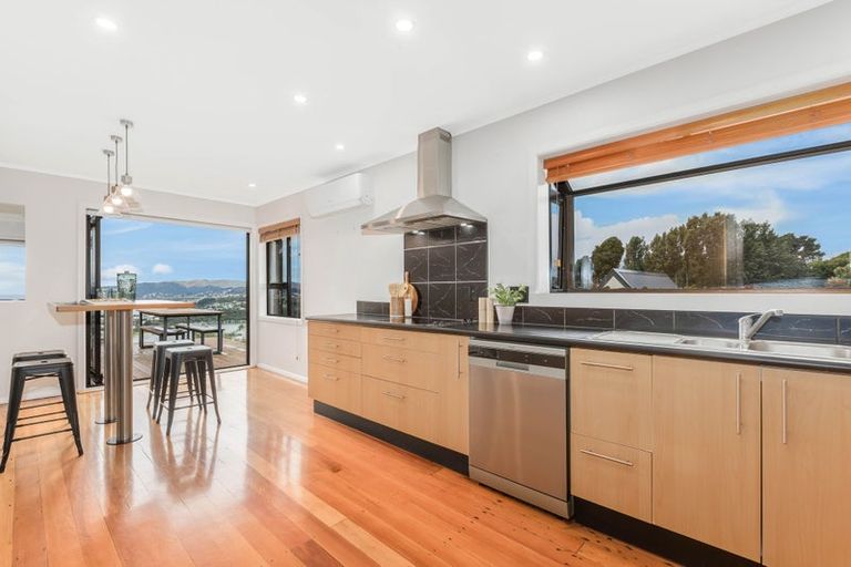 Photo of property in 55 Kahu Road, Paremata, Porirua, 5024