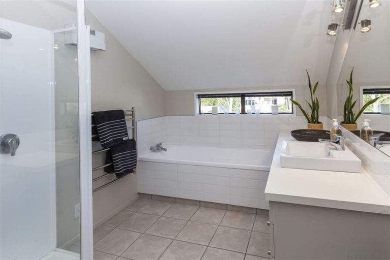 Photo of property in 100a Fendalton Road, Fendalton, Christchurch, 8014