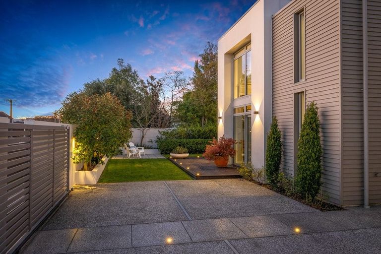 Photo of property in 10 Garreg Road, Fendalton, Christchurch, 8052