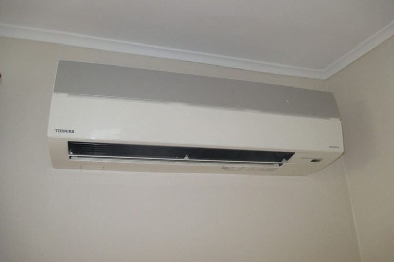 Photo of property in 5 Douglas Crescent, Fairfield, Hamilton, 3214