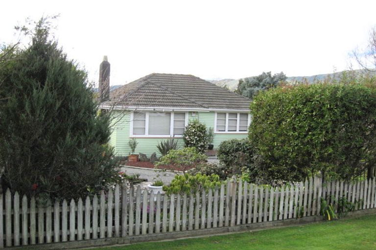 Photo of property in 86 Wainuiomata Road, Wainuiomata, Lower Hutt, 5014