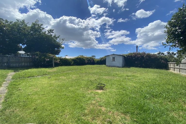 Photo of property in 24 Waipani Road, Te Atatu Peninsula, Auckland, 0610