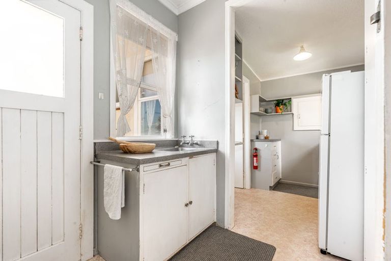 Photo of property in 17 Moana Road, Plimmerton, Porirua, 5026