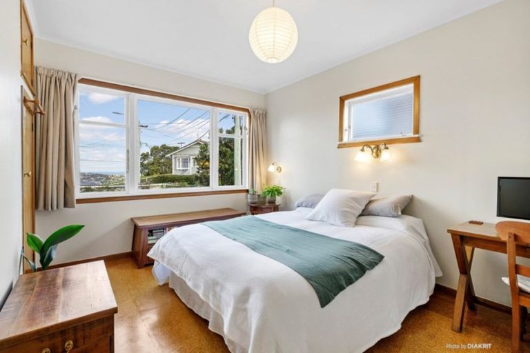 Photo of property in 132 The Ridgeway, Mornington, Wellington, 6021