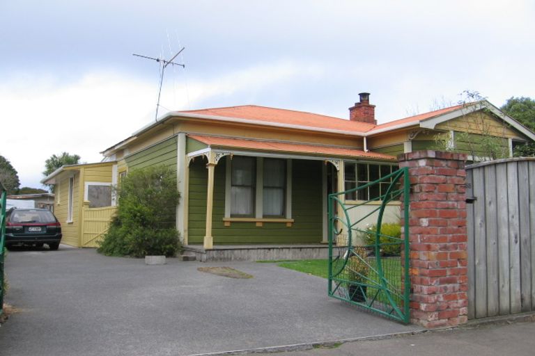 Photo of property in 388 Featherston Street, Palmerston North, 4414