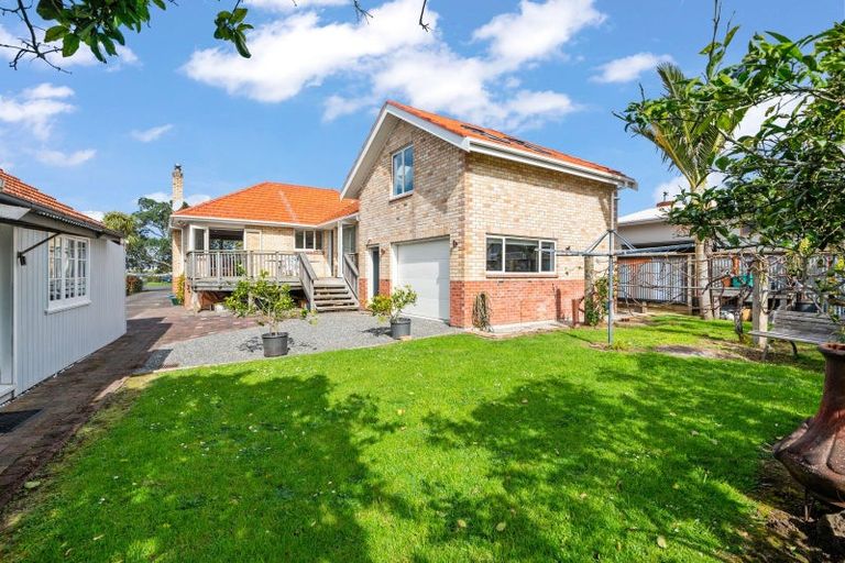 Photo of property in 9 Shortt Avenue, Mangere Bridge, Auckland, 2022
