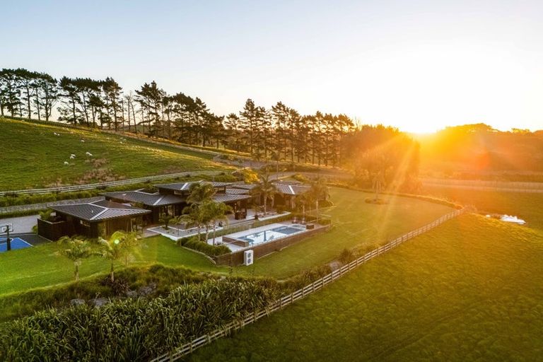 Photo of property in 55 Hull Road, Waitoki, Kaukapakapa, 0871