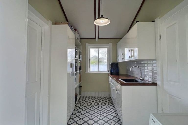 Photo of property in 14 Russell Street, Otane, 4202