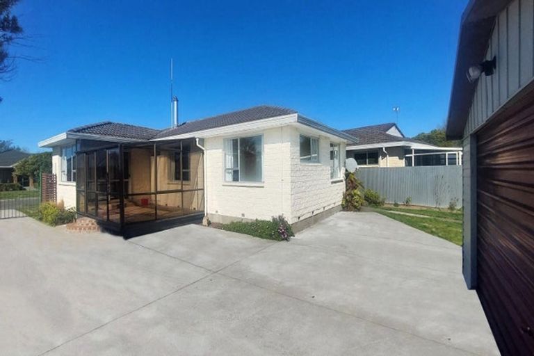 Photo of property in 2/126b Inwoods Close, Parklands, Christchurch, 8083