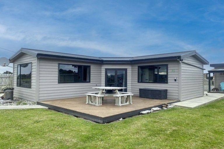 Photo of property in 71 Stafford Street, Orepuki, Riverton, 9881