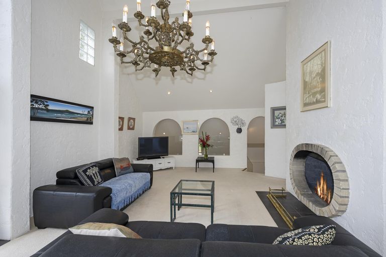 Photo of property in 2h Weranui Road, Waiwera, Orewa, 0994