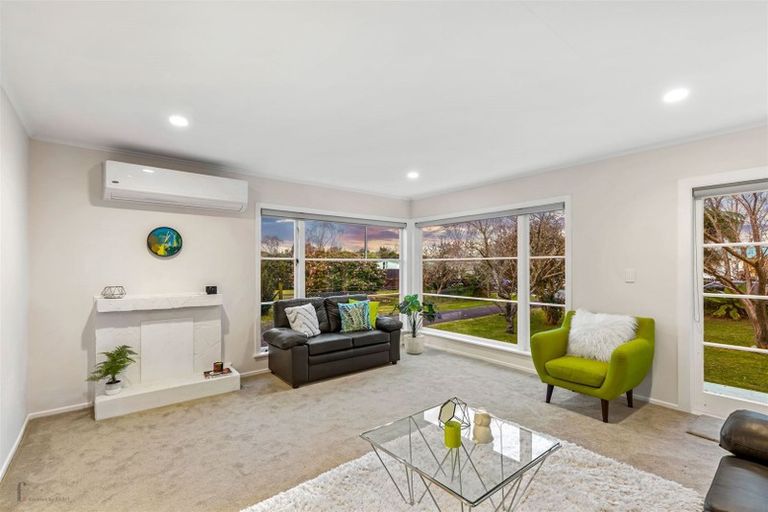 Photo of property in 11 Ranui Station Road, Ranui, Auckland, 0612