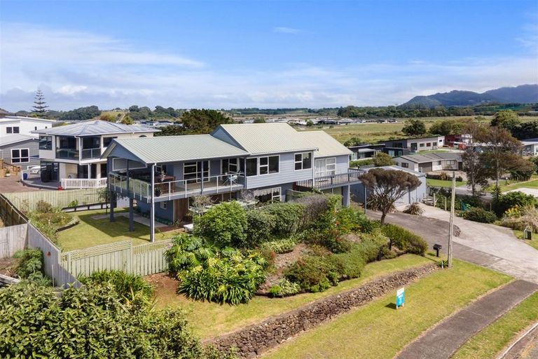 Photo of property in 1 Hanlen Avenue, Waihi Beach, 3611