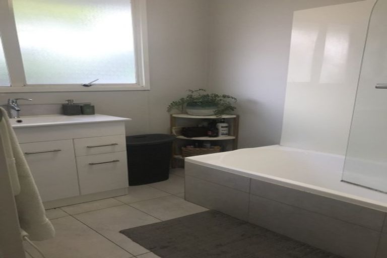 Photo of property in 1/109 Oreil Avenue, West Harbour, Auckland, 0618