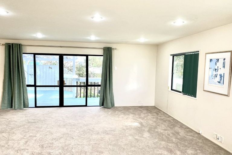Photo of property in 18 Lanham Lane, Massey, Auckland, 0614