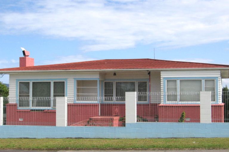 Photo of property in 10 Norcross Avenue, Henderson, Auckland, 0612