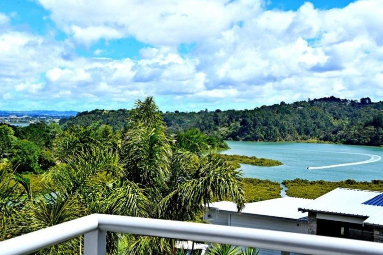 Photo of property in 108 Kittiwake Drive, Schnapper Rock, Auckland, 0632