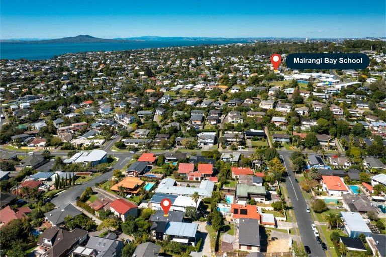 Photo of property in 2/31 Amante Crescent, Mairangi Bay, Auckland, 0630