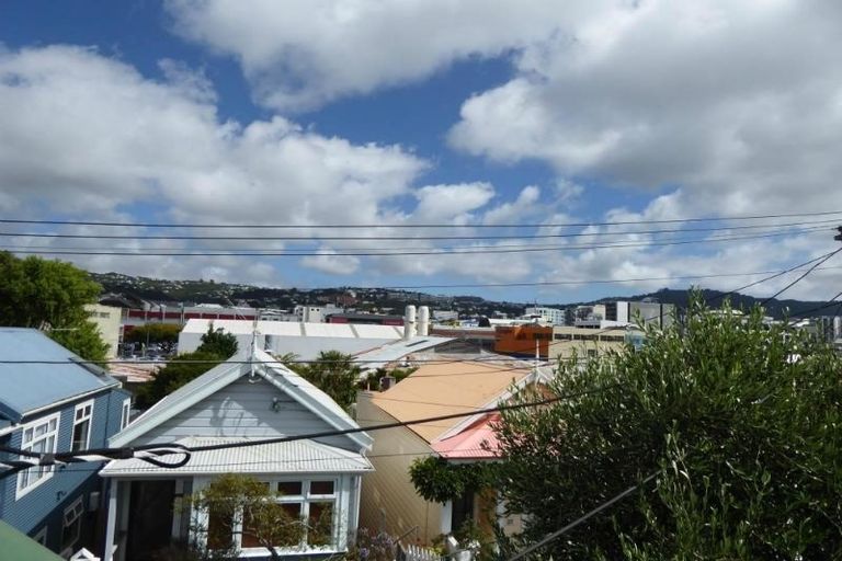 Photo of property in 16 Moir Street, Mount Victoria, Wellington, 6011