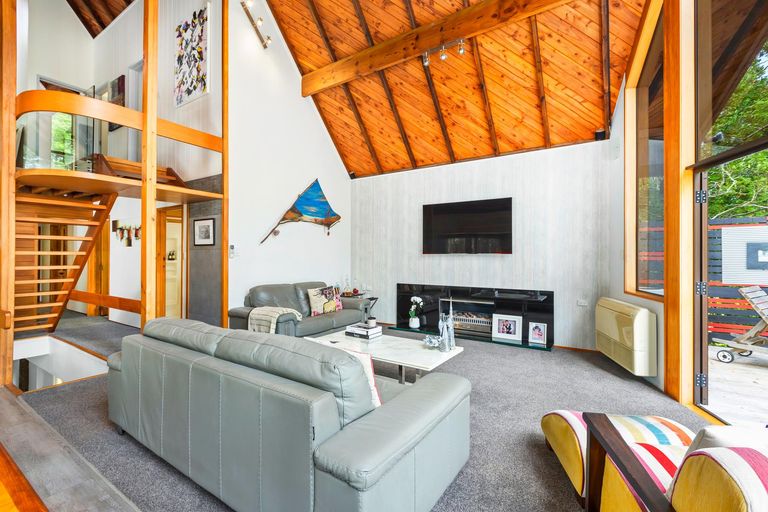 Photo of property in 93 Brick Bay Drive, Sandspit, Warkworth, 0982