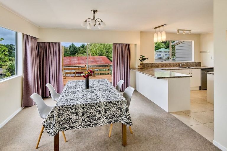 Photo of property in 14 Ardal Grove, Tirohanga, Lower Hutt, 5010