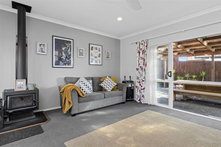 Photo of property in 6 Armitage Place, Tuakau, 2121