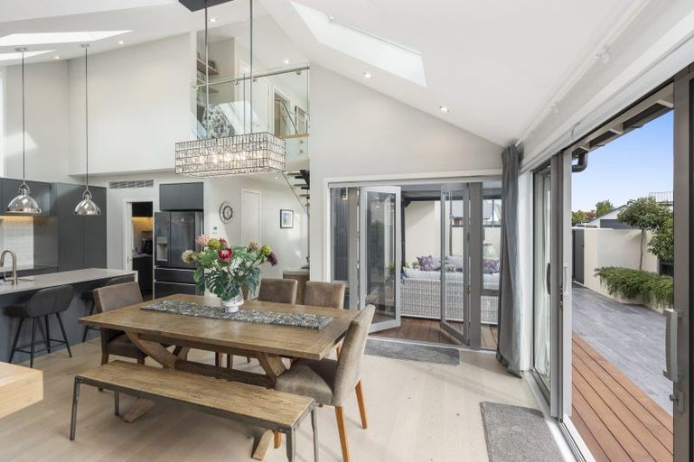 Photo of property in 18 Millpond Place, Parklands, Christchurch, 8083