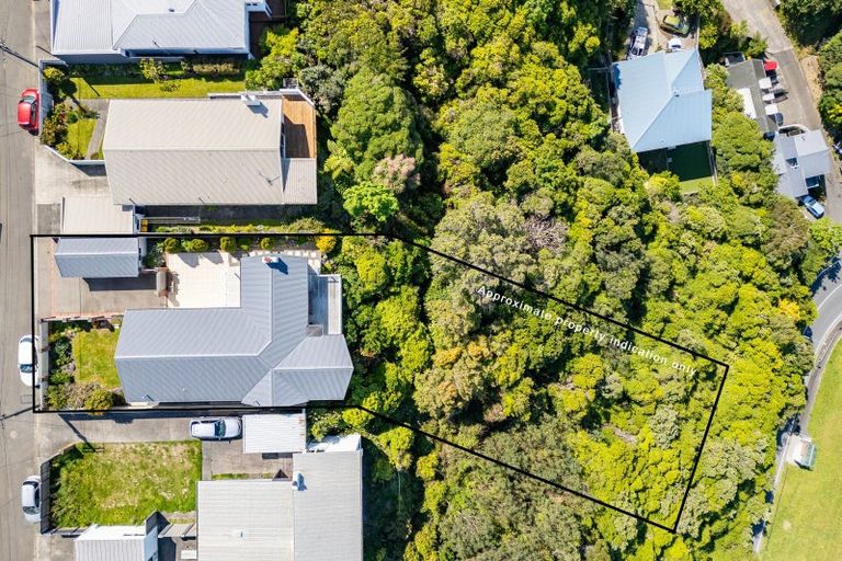 Photo of property in 7 Harbour Park Terrace, Khandallah, Wellington, 6035