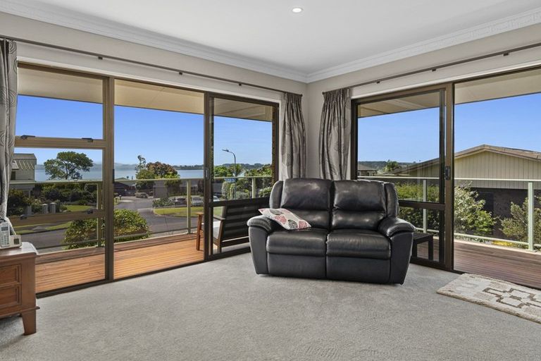 Photo of property in 12 Myrtle Drive, Omokoroa, 3114