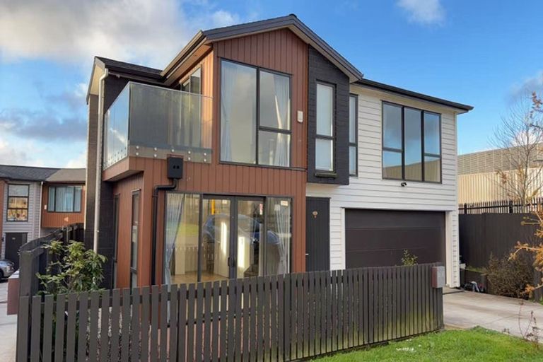 Photo of property in 4e Knights Road, Rosedale, Auckland, 0632