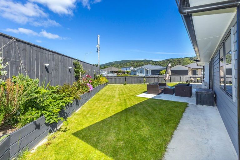 Photo of property in 5 Poulson Grove, Trentham, Upper Hutt, 5018