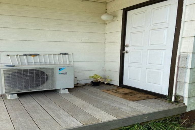 Photo of property in 8b Greenstone Place, Clover Park, Auckland, 2019