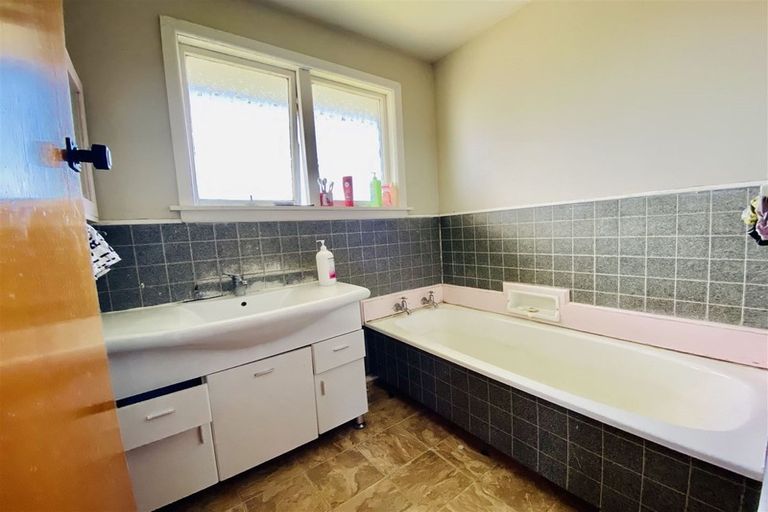 Photo of property in 33 De Havilland Street, Hornby, Christchurch, 8042