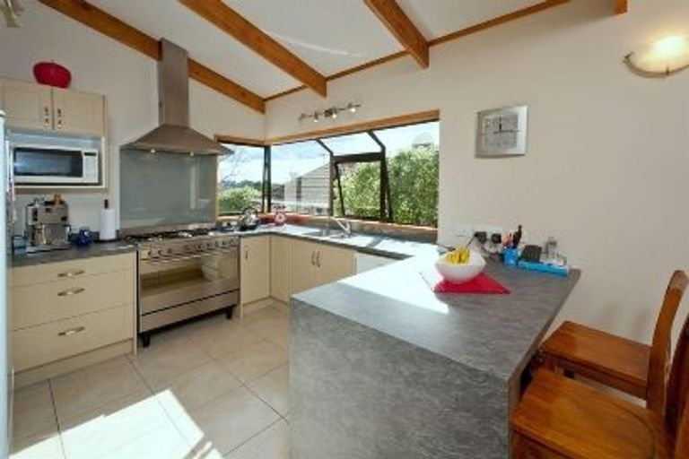 Photo of property in 2/10 Deep Creek Road, Torbay, Auckland, 0630