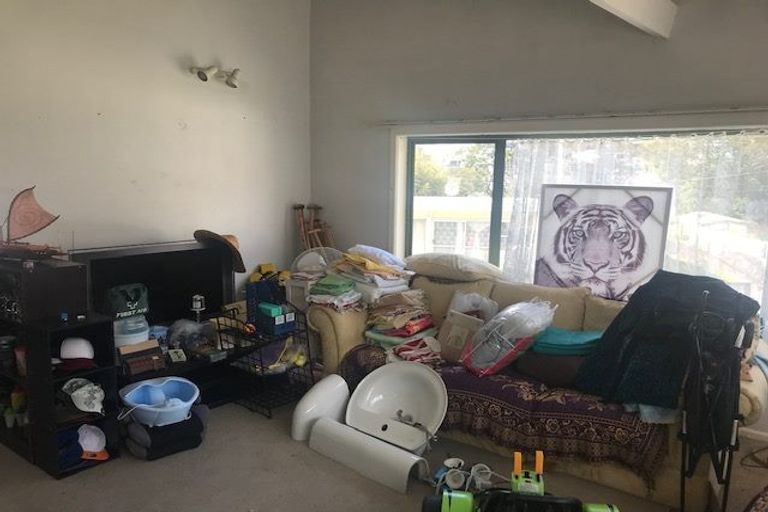 Photo of property in 10 Kaponga Crescent, New Lynn, Auckland, 0600