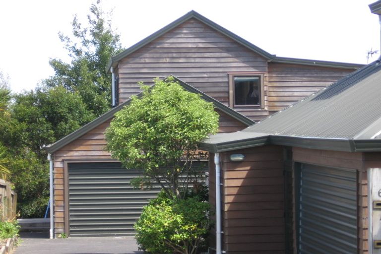 Photo of property in 1/60 Rangatira Road, Beach Haven, Auckland, 0626