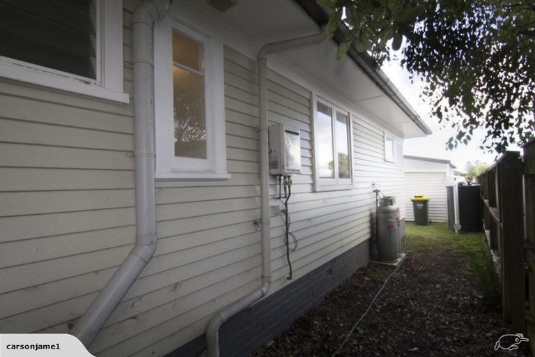 Photo of property in 2 Hikurangi Street, Te Atatu Peninsula, Auckland, 0610