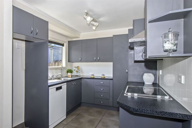 Photo of property in 118 Lynn Road, Bayview, Auckland, 0629