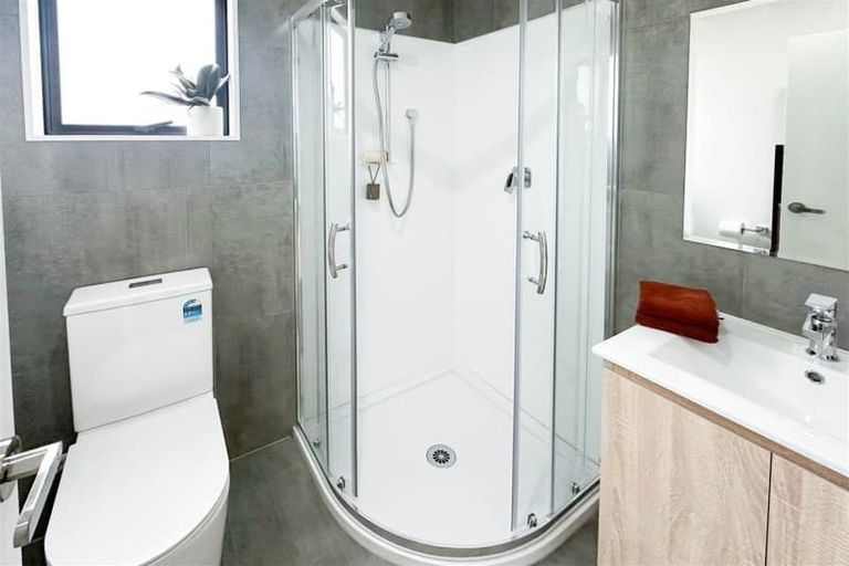 Photo of property in 10/9 Schnapper Rock Road, Greenhithe, Auckland, 0632