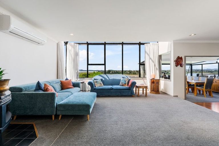 Photo of property in 19 Constable Lane, West Harbour, Auckland, 0618