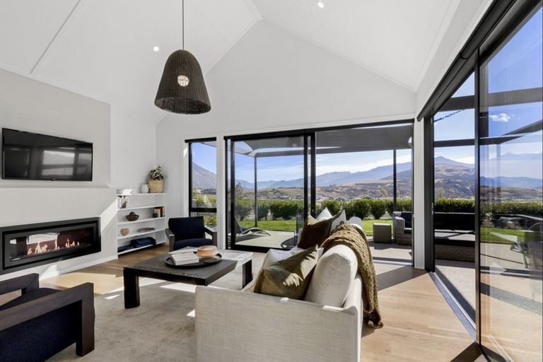 Photo of property in 27 Double Cone Road, Jacks Point, Queenstown, 9371