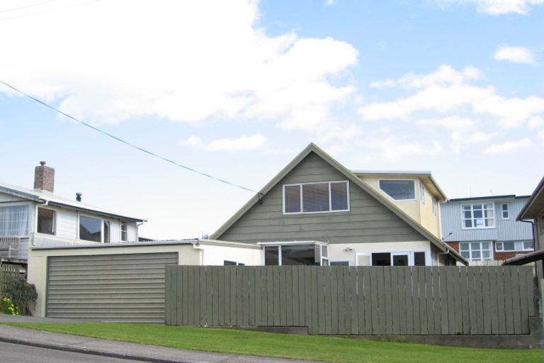 Photo of property in 4 Seaton Street, Strandon, New Plymouth, 4312