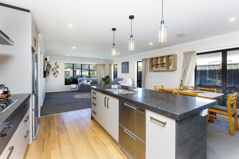 Photo of property in 24 Te Kaeaea Crescent, Wallaceville, Upper Hutt, 5018